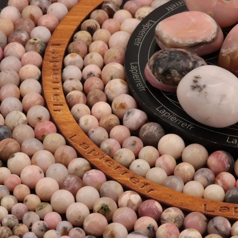 Grosse perle opale rose pour collier de caractère