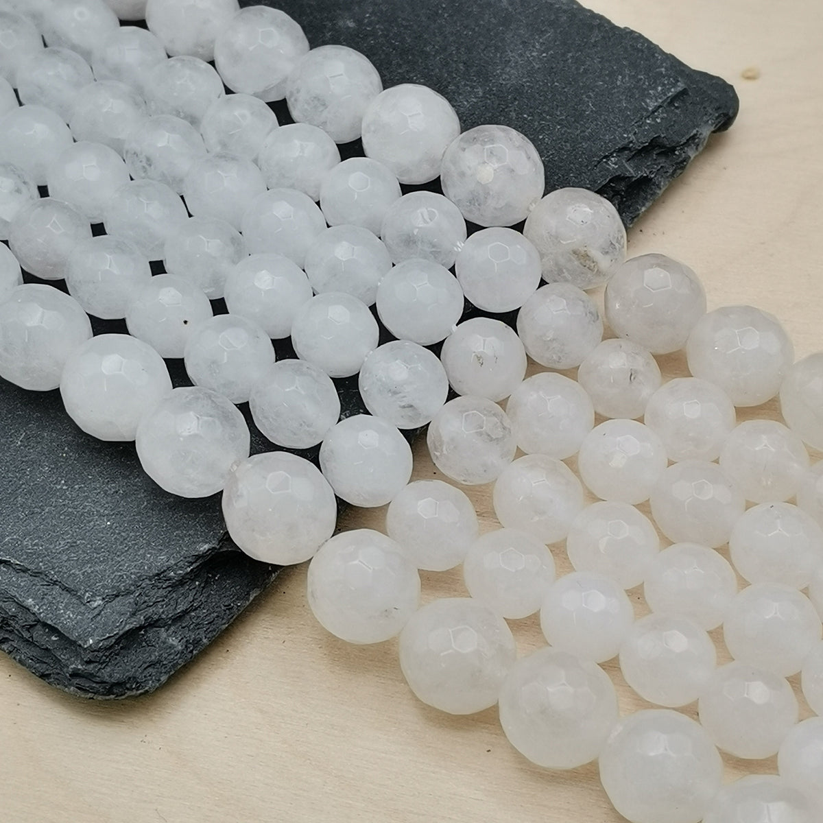 Perles facettées de jade blanc de Chine pour création de bijoux