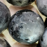 Perles de Larvikite facettées 4, 6, 8 et 10 mm — Fil de 36 cm