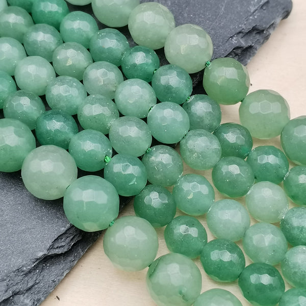 Fil de perles d'aventurine verte facettées — La Pierre FR