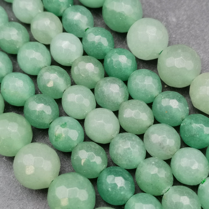 Nuances de vert de l'aventurine facettée
