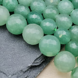 Perles d'Aventurine Verte facettées 4, 6, 8 et 10 mm — Fil de 36 cm