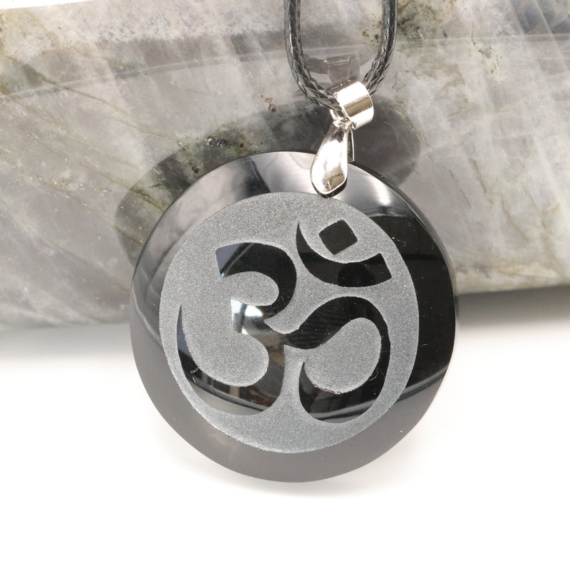 Pendentif OM en Obsidienne Noire — Pierre naturelle du Mexique