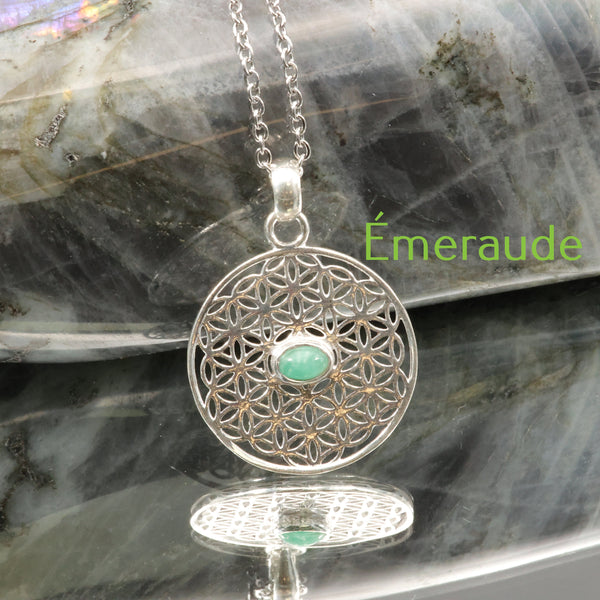 Pendentif fleur de vie ajouré sur pierre d'améthyste du Brésil