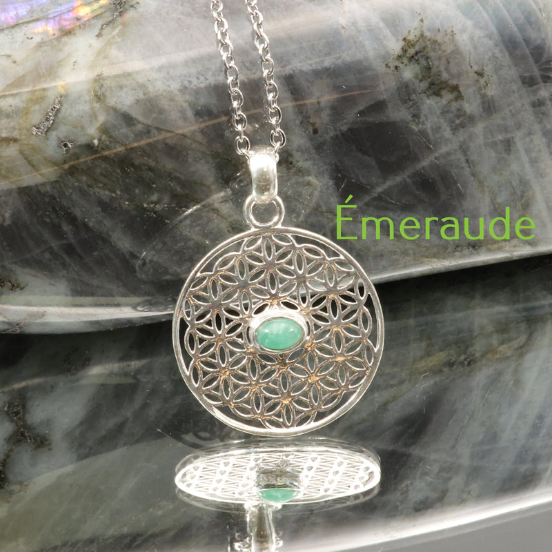 Pendentif fleur de vie ajouré sur pierre d'améthyste du Brésil