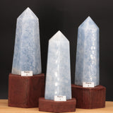 Pointe en Calcite Bleue de Madagascar — Grand obélisque poli à la main