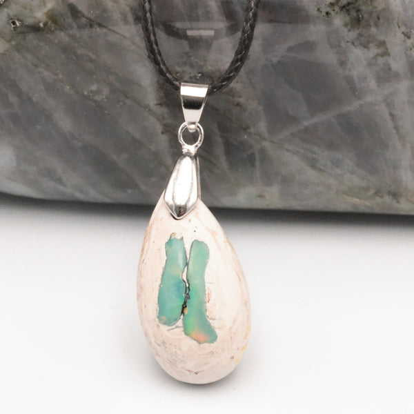 Pendentif opale bleue verte du Mexique livré dans sa boîte