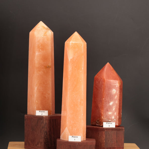 Éclat ambré et veines claires de la calcite orange naturelle du Brésil
