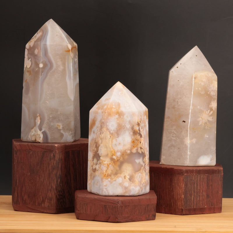Pointe en Agate Fleur de Madagascar — Grand obélisque poli à la main