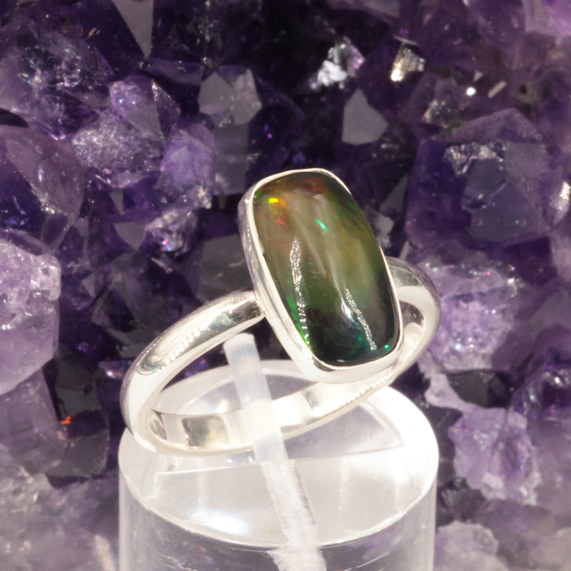 Bague opale noire de Wegel Tena, cabochon 14x8 mm sur argent