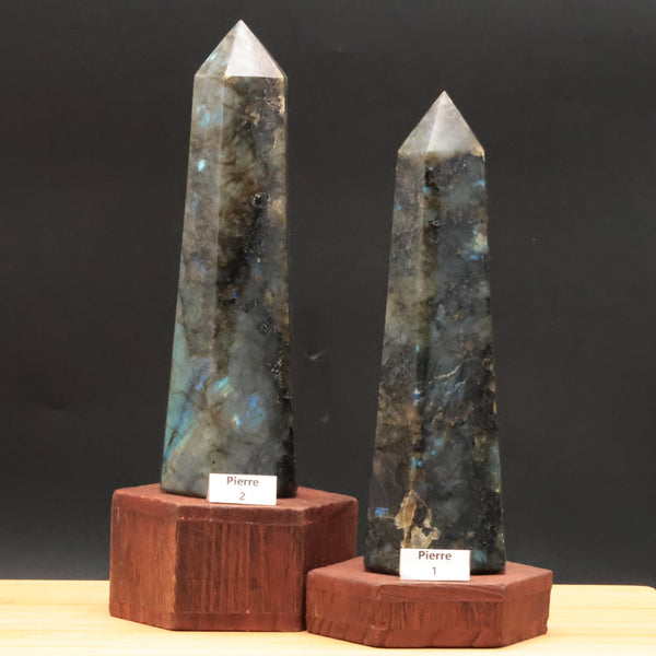 Obélisque en labradorite de Madagascar, sélection B, posé debout