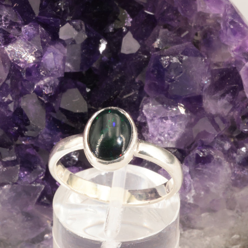 Bague opale noire de Wegel Tena, cabochon 10x8 mm sur argent