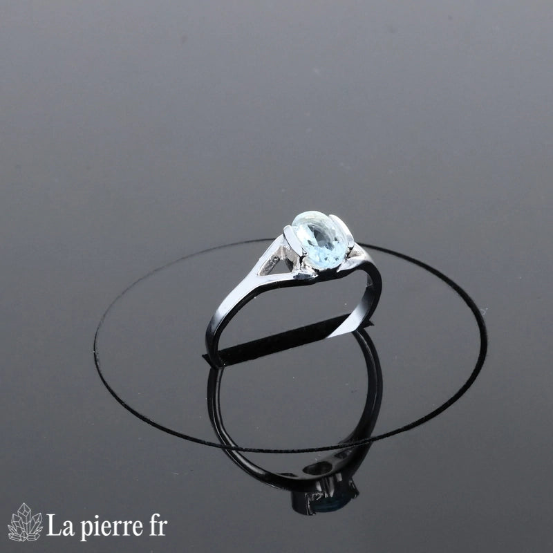 Profil de la Bague Aigue-Marine (Épure Ovale) en argent 925, soulignant son design simple et élégant.