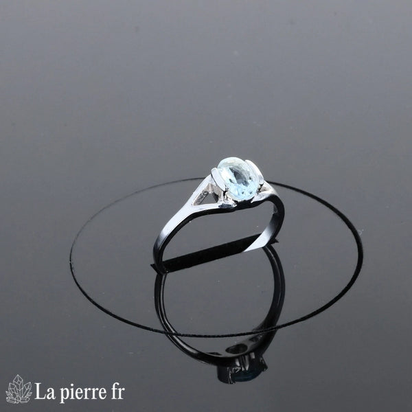 Profil de la Bague Aigue-Marine (Épure Ovale) en argent 925, soulignant son design simple et élégant.
