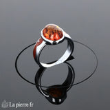 Gros plan sur l'émail détaillé de la Bague Ambre (Charme Émaillé).
Bague femme Ambre Argent Émaillé (Charme Émaillé) style bohème chic