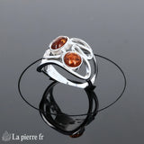 Gros plan sur les cabochons d'ambre ovale et rond - Bague (Duo Vintage).