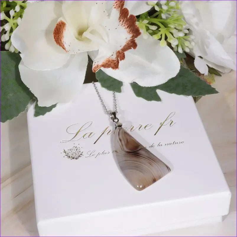 Bijou en agate marron pour la stabilité émotionnelle