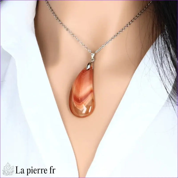 Pendentif Agate rouge en goutte avec chaîne argentée
