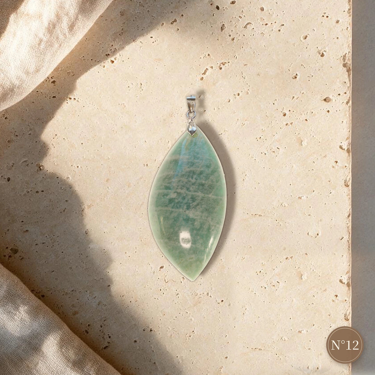 Pendentif amazonite homme ou femme N°12, navette fine striée de blanc, pièce unique