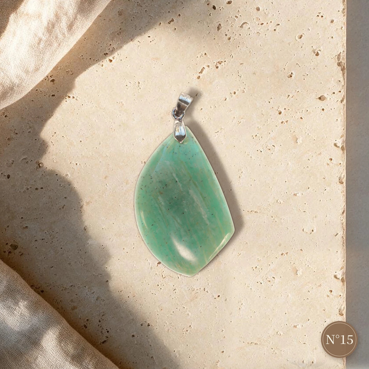 Pendentif pierre verte N°15, amazonite en forme libre ondulée, pièce unique numérotée