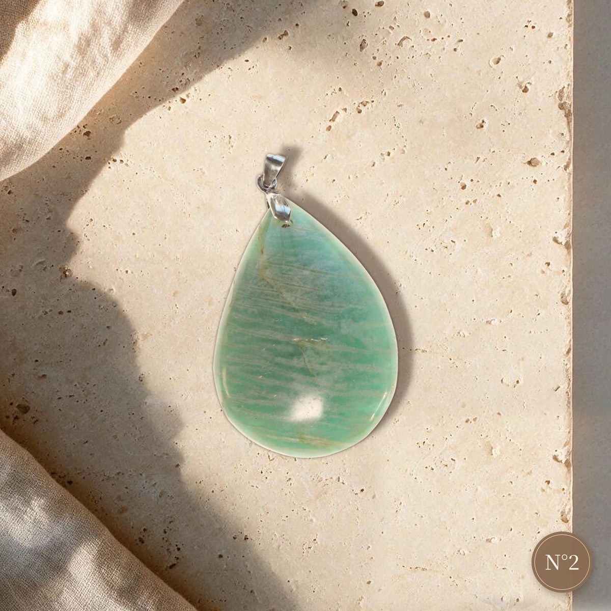 Pendentif pierre verte N°2, goutte large en amazonite aux stries blanches nettes, pièce unique