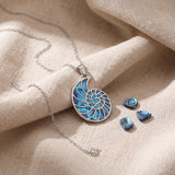 Collier Pendentif Ammonite en Nacre Naturelle Bleue