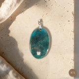 Pendentif Apatite Bleue Pièce Unique, Cabochon Forme Libre, Numéro au Choix
