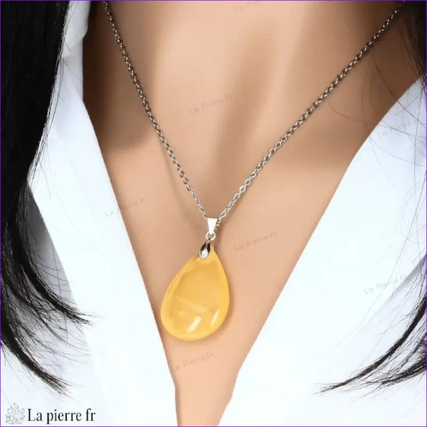 Pendentif en Calcite Orange, pierre naturelle du Mexique. Bijou élégant aux bienfaits énergétiques