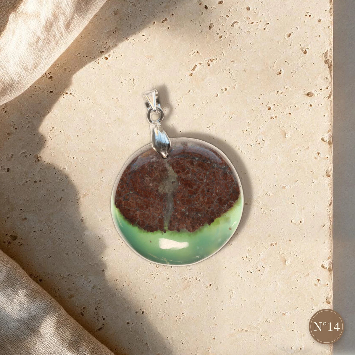 Pendentif chrysoprase pièce unique N°14, rond à calotte brune et croissant vert, idée cadeau