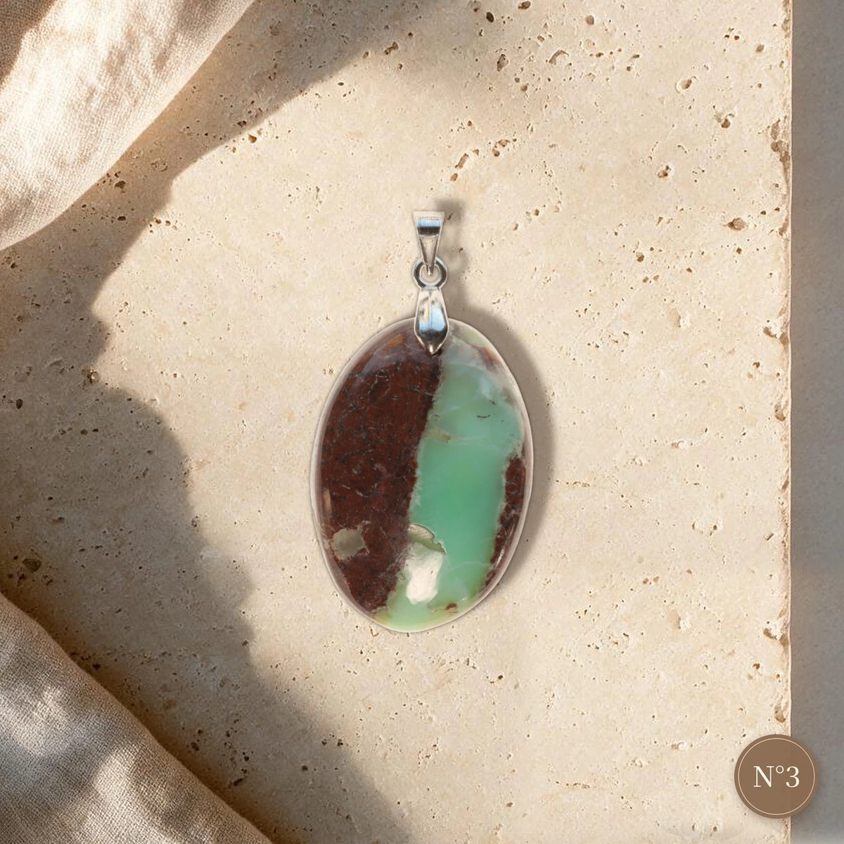 Chrysoprase pendentif N°3, ovale mi-brun mi-vert pomme sur roche-mère, pièce unique numérotée
