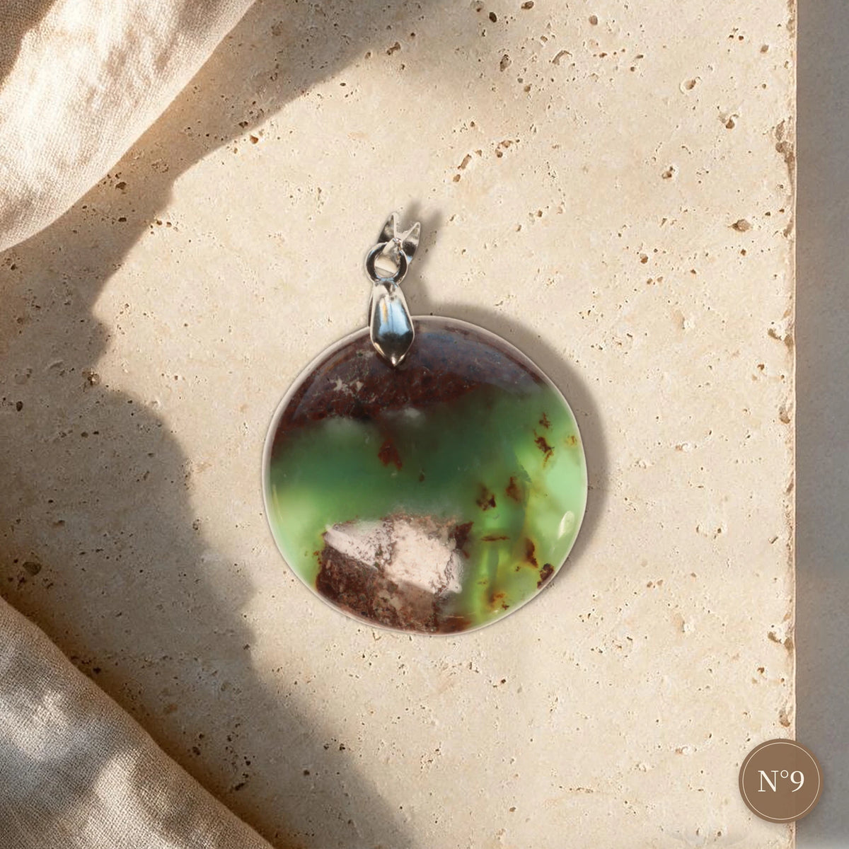 Chrysoprase d'Australie en pendentif N°9, médaillon rond vert pomme, brun et beige rosé