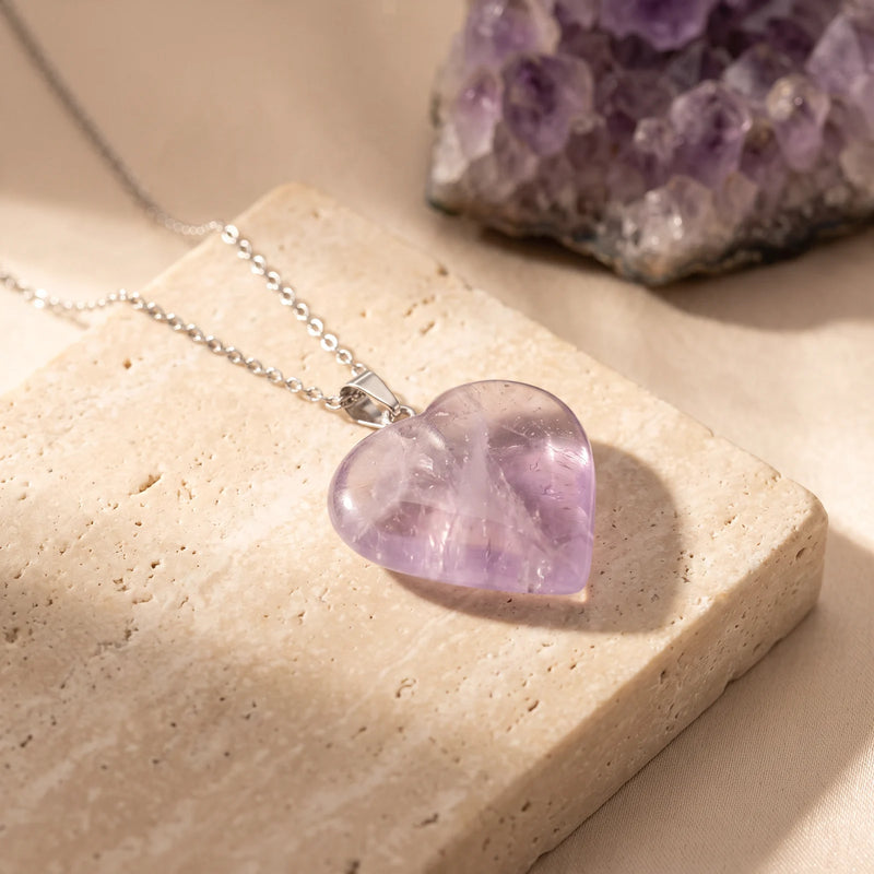 Pendentif Cœur en Améthyste naturel. Pierre de sérénité et de protection, idéale pour la lithothérapie. 