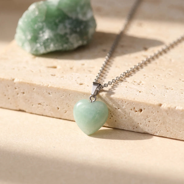 Petit pendentif cœur en aventurine verte 15 mm, idée cadeau bijou en pierre naturelle