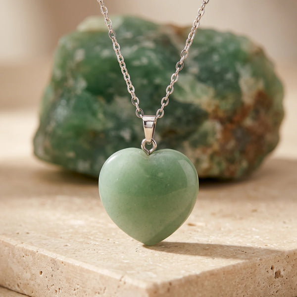 Pendentif cœur porte-bonheur en aventurine verte, bélière et chaîne argentées