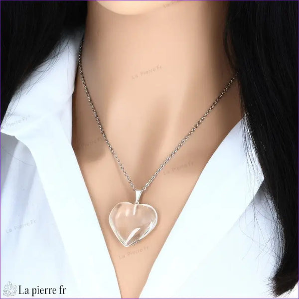 Pendentif en forme de cœur en Cristal de Roche naturel. Pierre de clarté et de manifestation, parfait pour la lithothérapie.