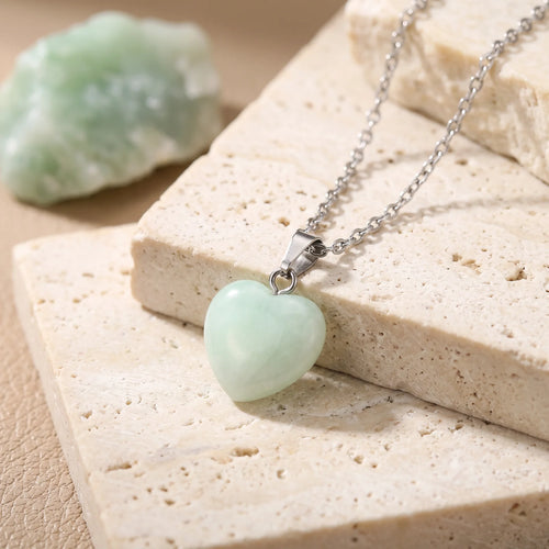 Pendentif cœur en jade vert véritable, petit modèle sur chaîne en acier argenté