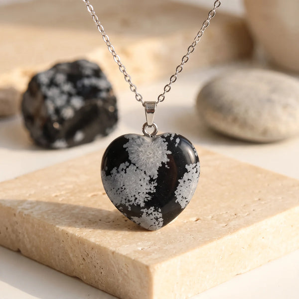 Pendentif cœur obsidienne flocon de neige noire et grise, idée cadeau bijou en pierre
