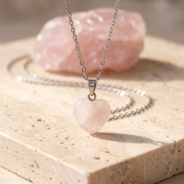 Petit pendentif cœur en quartz rose, idée cadeau bijou en pierre naturelle pour femme