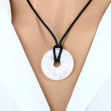 Pendentif en pierre Cristal de Roche – forme donut 