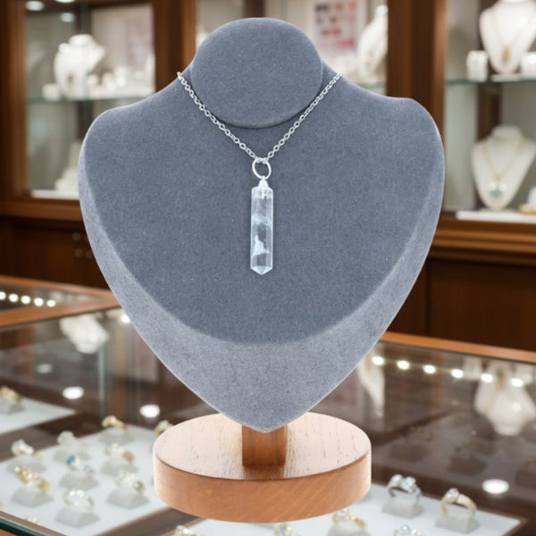 Pendentif pointe en Cristal de Roche naturel – pierre de clarté et de pureté