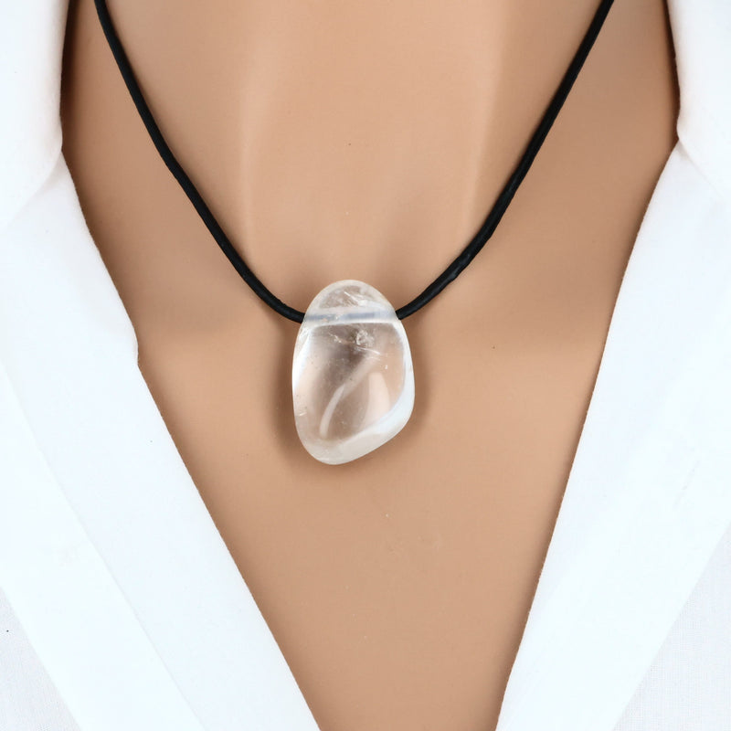 Pendentif en Cristal de Roche roulé et percé, pierre naturelle du Brésil