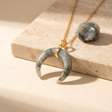 Pendentif Croissant de Lune en Labradorite Grise Naturelle
