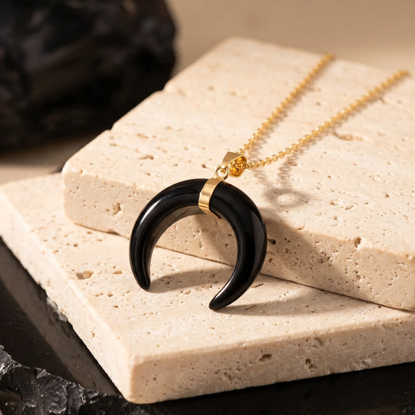 Pendentif croissant de lune en onyx noir 30 mm, bijou de lithothérapie en pierre naturelle