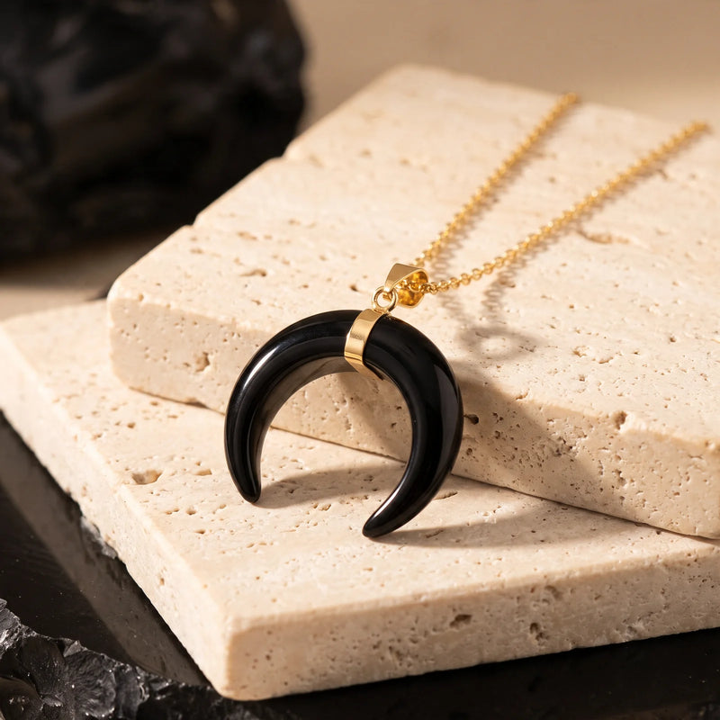 Pendentif Onyx noir croissant de lune | Pendentif pierre naturelle | Bijou en onyx noir