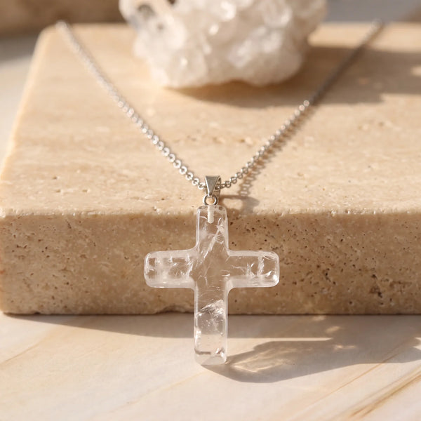 Pendentif croix en cristal de roche véritable 30 mm, quartz transparent sur chaîne argentée