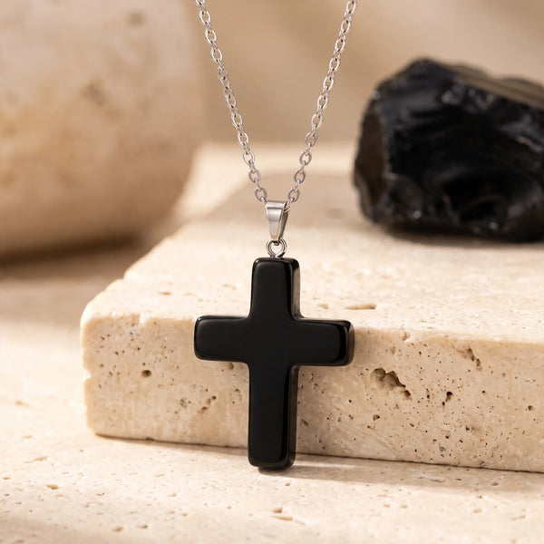 Pendentif croix en obsidienne noire polie, idée cadeau de baptême ou communion