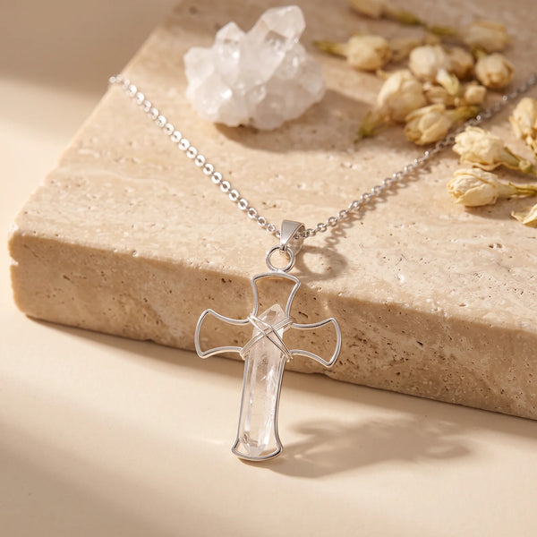 Pendentif croix et pointe en cristal de roche, idée cadeau bijou en quartz naturel