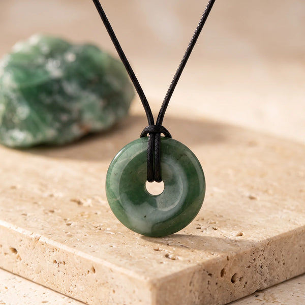 Pendentif donut en aventurine verte de 3 cm, bijou de lithothérapie sur cordon ciré