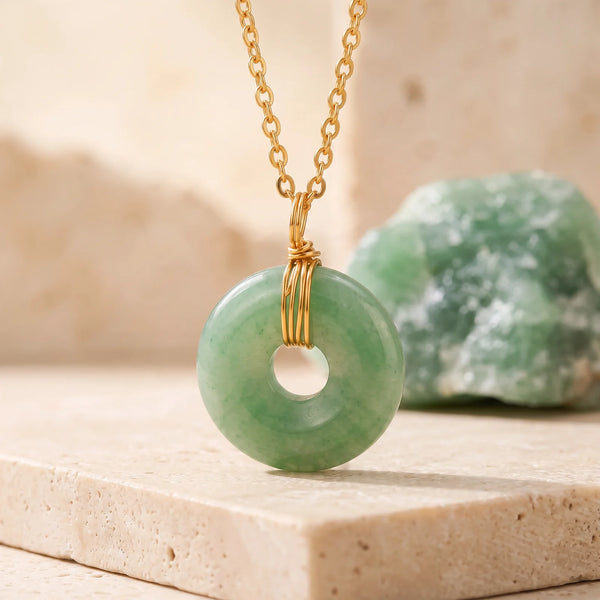 Pendentif aventurine verte en forme de donut, idée cadeau bijou doré pour femme