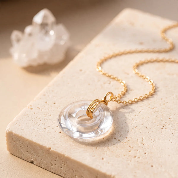 Pendentif donut en cristal de roche véritable, pierre transparente et fil doré